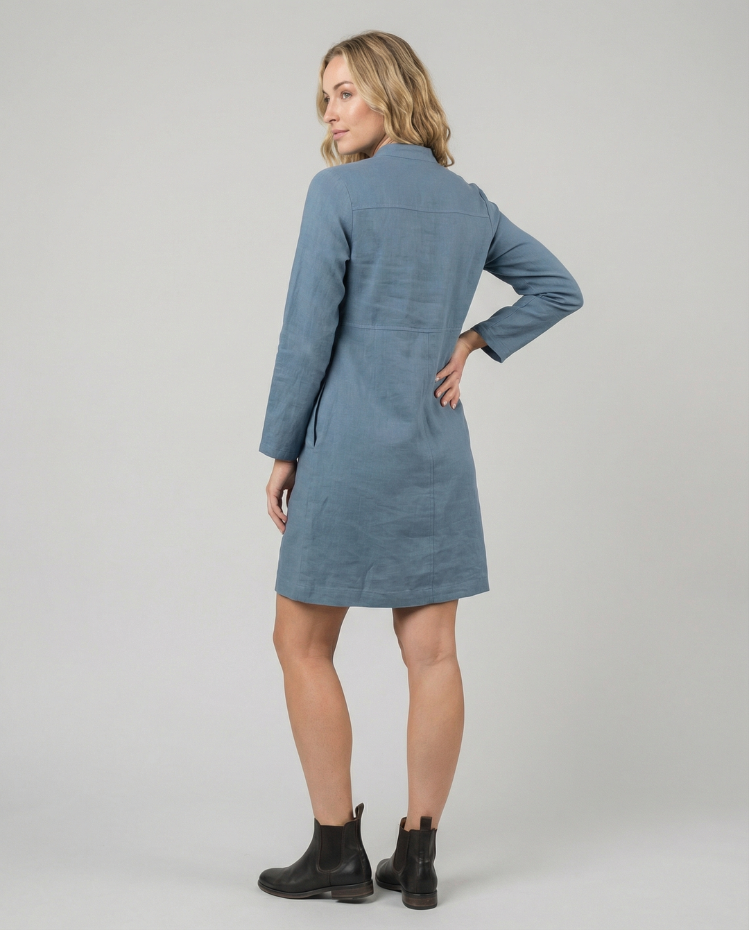 Stilren Linneklänning med Långärmad Knäppning för Sommar & Vardag | Eva Jonsson-Eva Jonsson