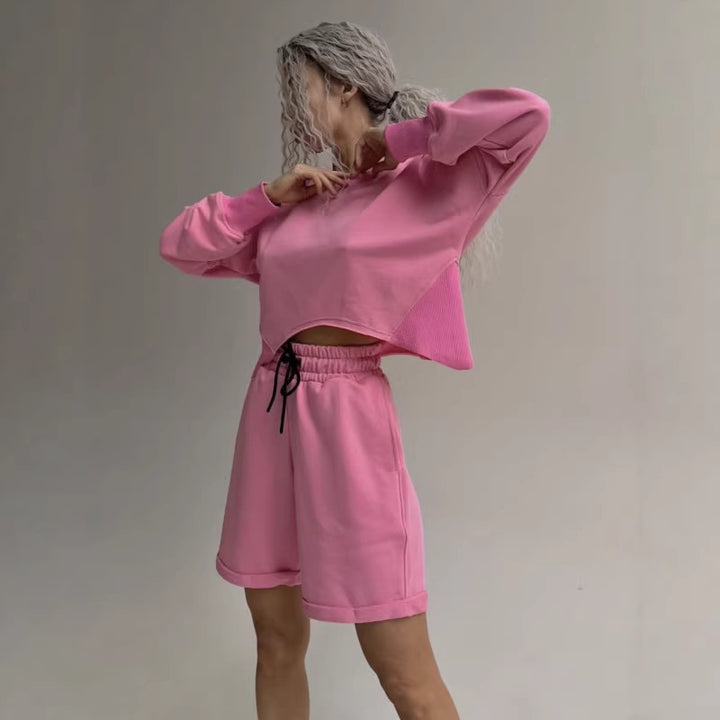 Tjejers avslappnade sweatshirt- och shortsset med dragsko och färggård design-Eva Jonsson