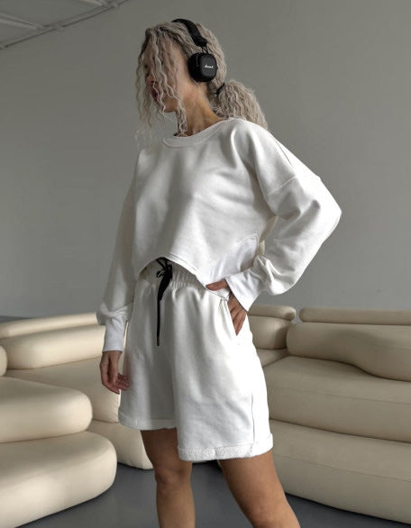 Tjejers avslappnade sweatshirt- och shortsset med dragsko och färggård design-Eva Jonsson