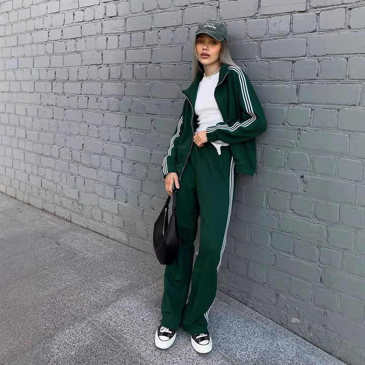 Tjejers sportiga velour träningsdräkt med hög krage och elegant dragkedja Mirla-Eva Jonsson