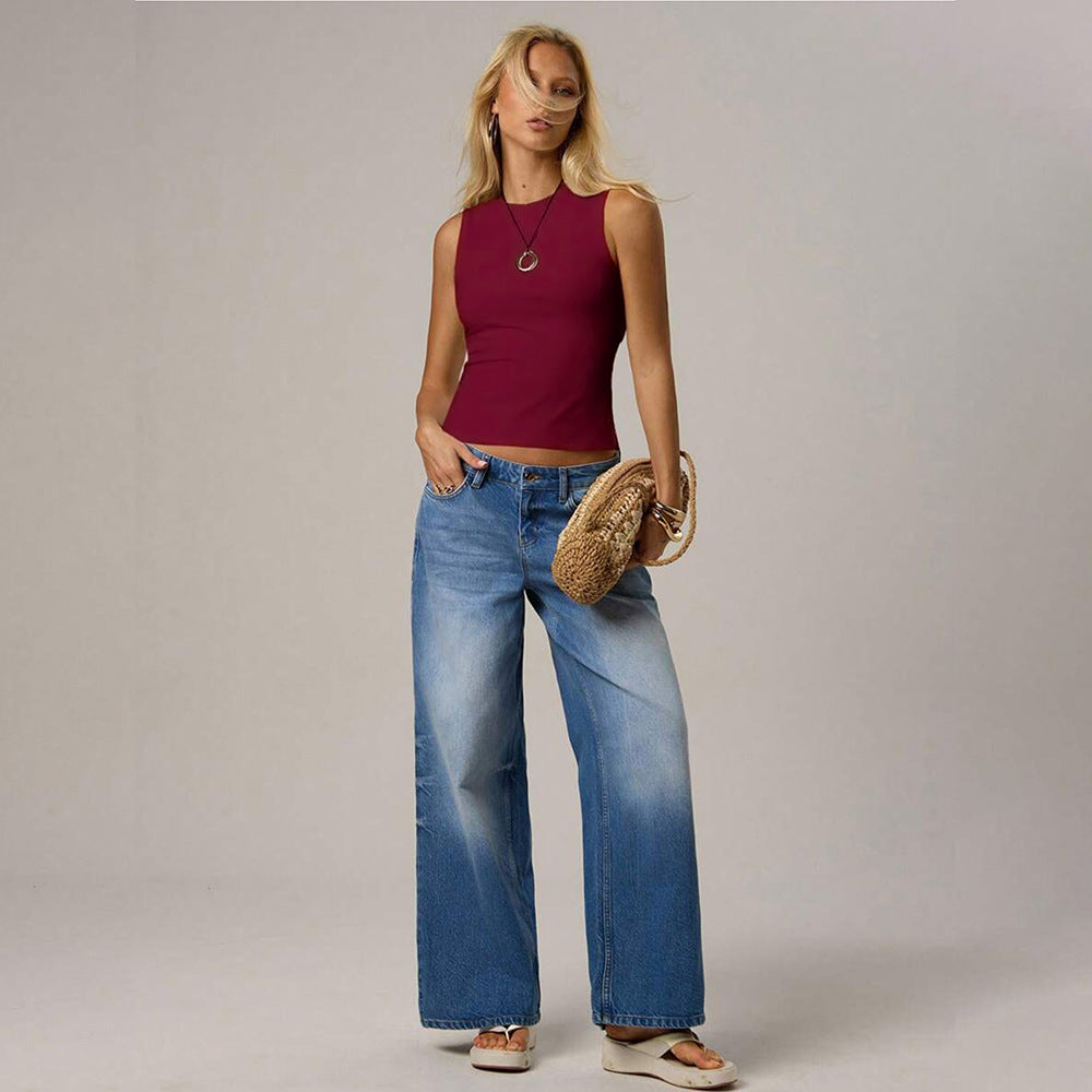 Topp i dammodell med elegant halsringning och justerbara remmar Mirla-Eva Jonsson