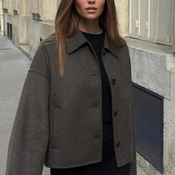 Ulljacka | Enkelknäppt | Löst sittande | Kort ullrock | Trenchcoat i ull för damer-Eva Jonsson
