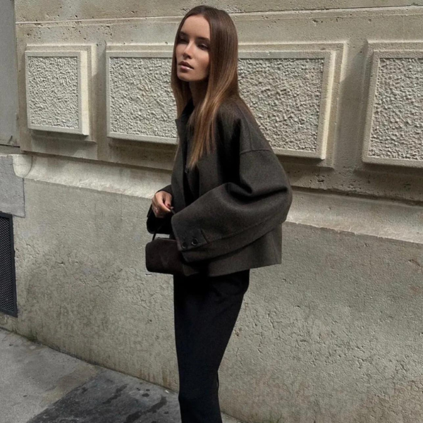 Ulljacka | Enkelknäppt | Löst sittande | Kort ullrock | Trenchcoat i ull för damer-Eva Jonsson