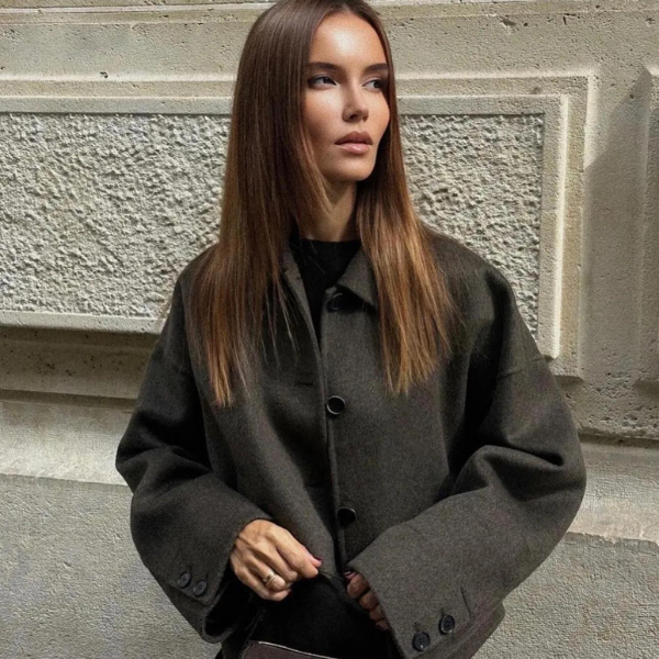 Ulljacka | Enkelknäppt | Löst sittande | Kort ullrock | Trenchcoat i ull för damer-Eva Jonsson