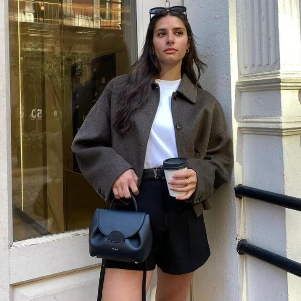 Ulljacka | Enkelknäppt | Löst sittande | Kort ullrock | Trenchcoat i ull för damer-Eva Jonsson
