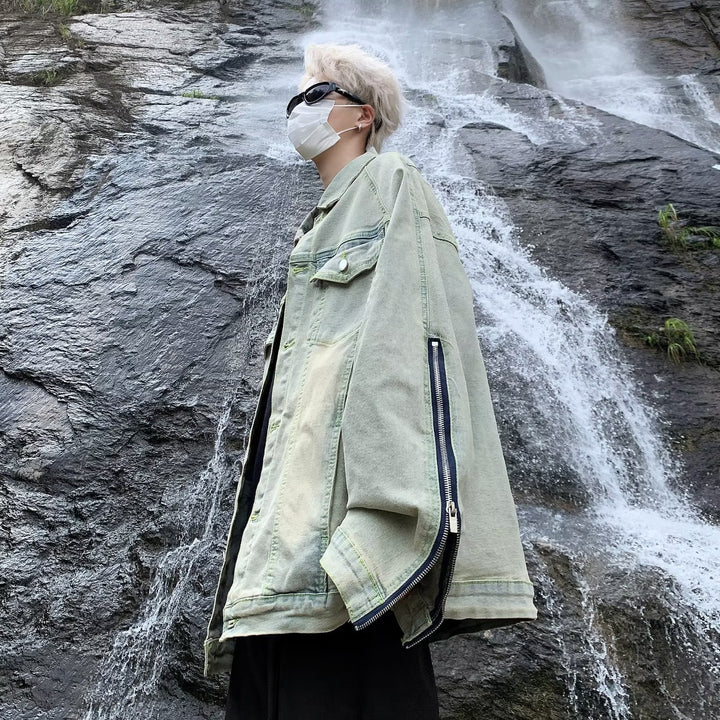 Unisex casual oversized jeansjacka med unik skärning och praktiska fickor Mirla-Eva Jonsson