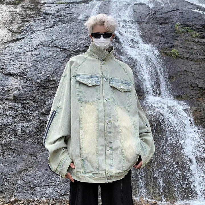 Unisex casual oversized jeansjacka med unik skärning och praktiska fickor Mirla-Eva Jonsson
