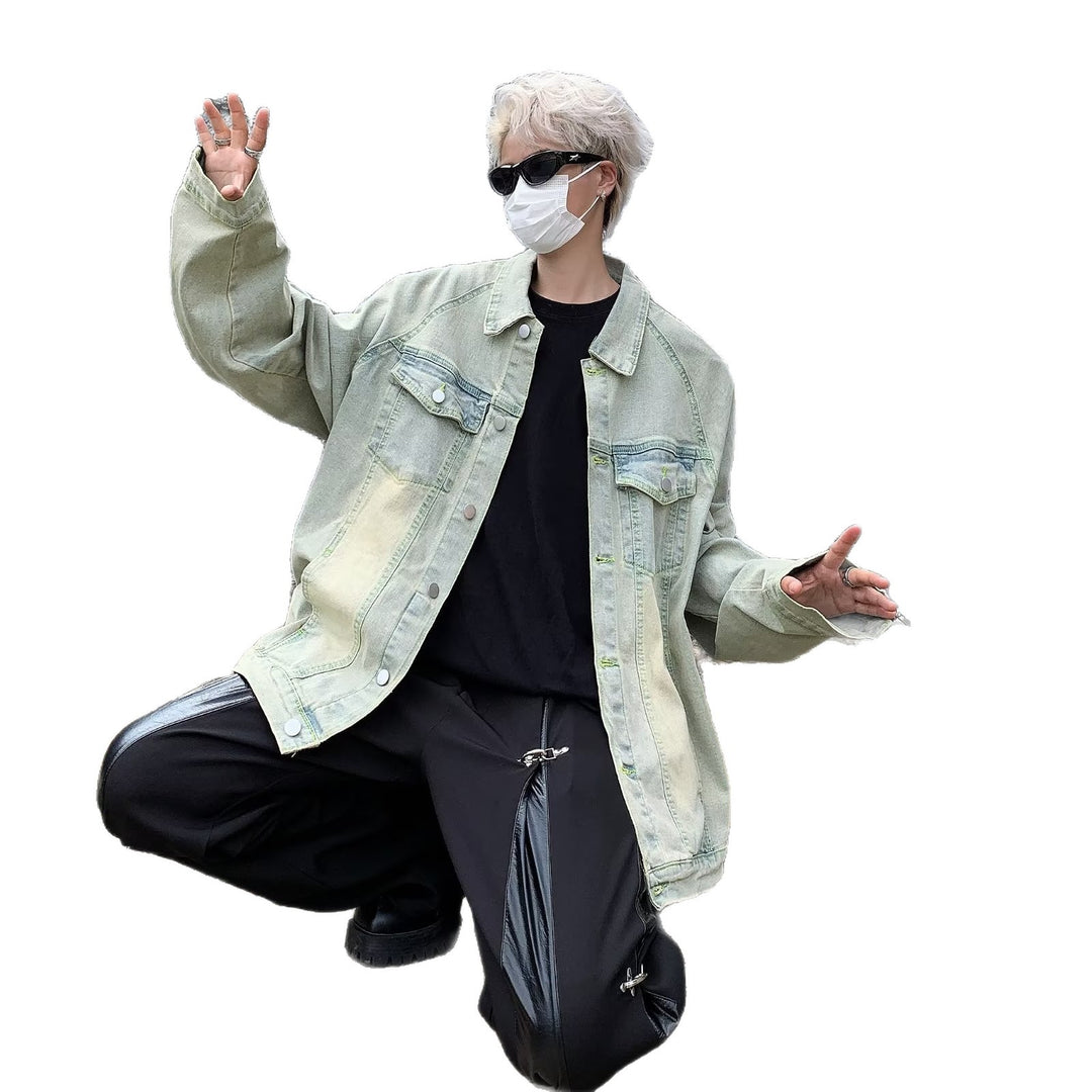 Unisex casual oversized jeansjacka med unik skärning och praktiska fickor Mirla-Eva Jonsson
