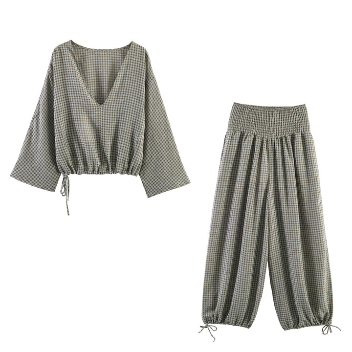Women casual blouse with wide V-neck and elastic hem Mirla-Eva Jonsson
