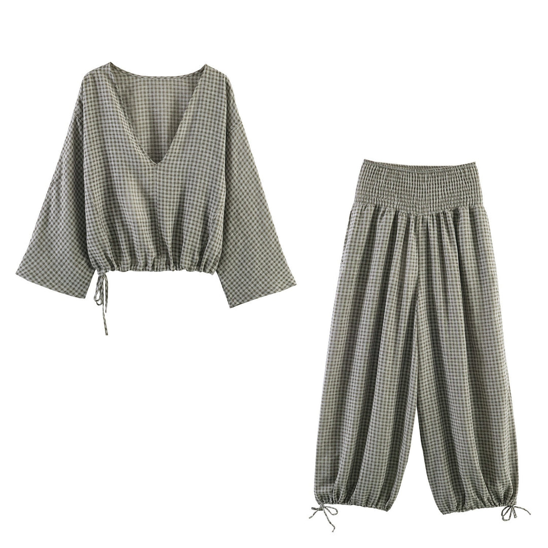Women casual blouse with wide V-neck and elastic hem Mirla-Eva Jonsson