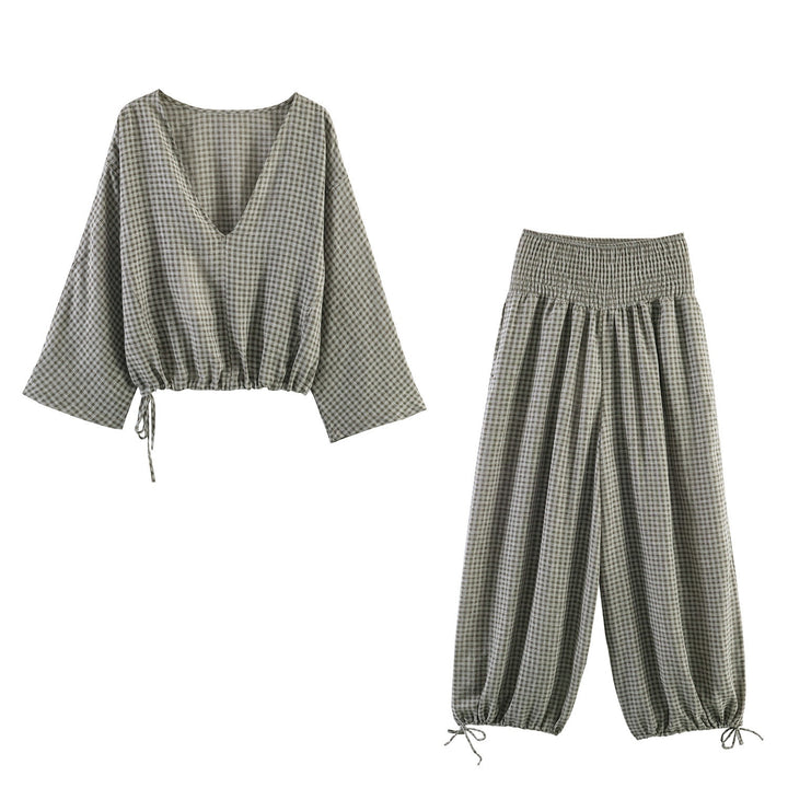 Women casual blouse with wide V-neck and elastic hem Mirla-Eva Jonsson