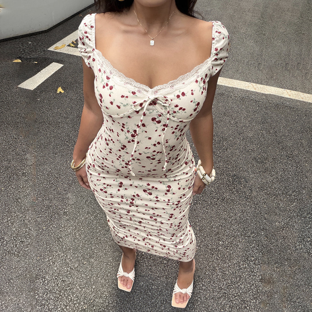 Women floral clothing with playful cuts and fine lace details Mirla-Eva Jonsson