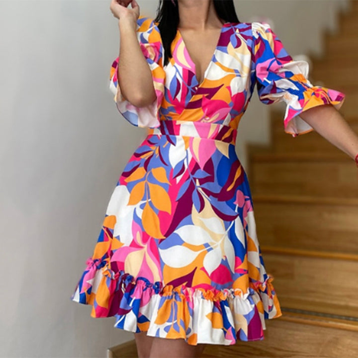 kvinnors Lekfull Mini Klänning med Voluminösa Puffärmar och Volanger Mirla-Eva Jonsson