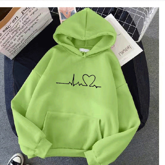 kvinnors hoodie med hjärtslag design Mirla-Eva Jonsson