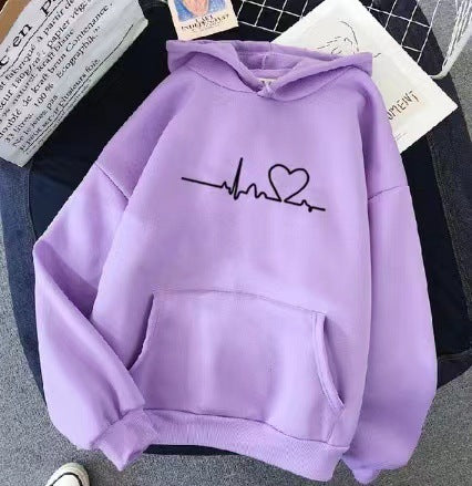 kvinnors hoodie med hjärtslag design Mirla-Eva Jonsson