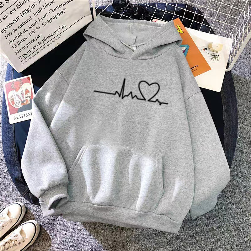 kvinnors hoodie med hjärtslag design Mirla-Eva Jonsson