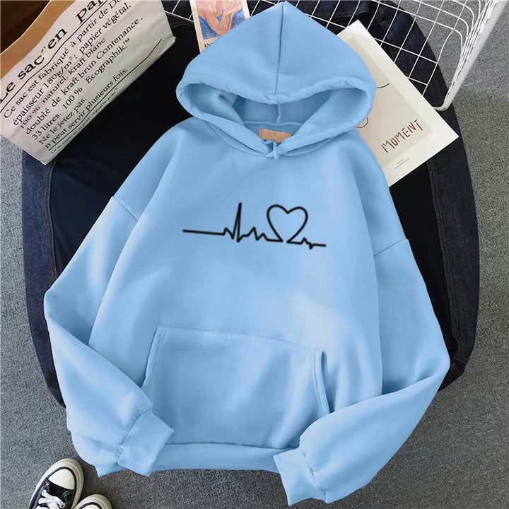 kvinnors hoodie med hjärtslag design Mirla-Eva Jonsson