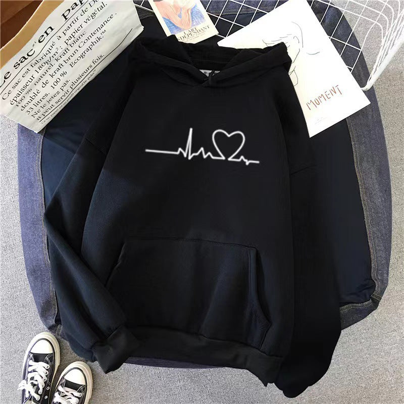 kvinnors hoodie med hjärtslag design Mirla-Eva Jonsson