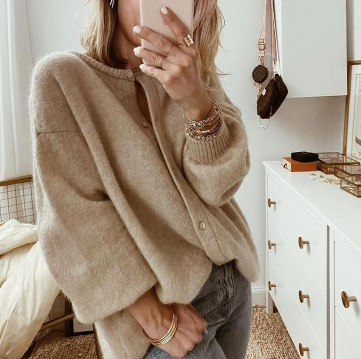 överdimensionerad Cardigan | Beige | Knäppt | Stickad Cardigan | Damstickat-Eva Jonsson